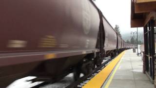 BNSF Grain Train FLIES through Leavenworth WA 121909 [upl. by Turley85]