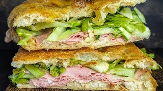 Focaccia Crunch fatta in casa con mortadella e puntarelle [upl. by Yanehc314]