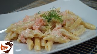 Pasta al salmone affumicato e panna – Primi piatti veloci Ricette di Natale [upl. by Nirrad]