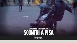 Pisa antagonisti in piazza contro Salvini scontri con la polizia lanciate bottiglie e petardi [upl. by Annavaj766]