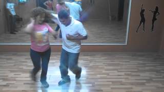 CLASES DE BAILE CUMBIA DE VUELTAS Luis  Monica [upl. by Solakcin]