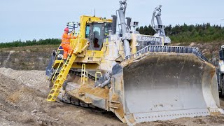 New Komatsu D475A Dozer [upl. by Wallraff]