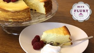 Leichter Käsekuchen ohne Boden mit Quark  Rezept gebackene Topfentorte  Mrs Flury [upl. by Doris732]