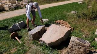 Historisches Handwerk im Geschichtspark BärnauTachov Granitsteine spalten [upl. by Okorih]