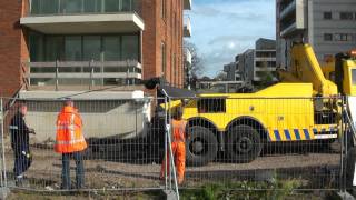 vrachtwagen verzakt op bouwplaats in Haarlem [upl. by Nanyt566]