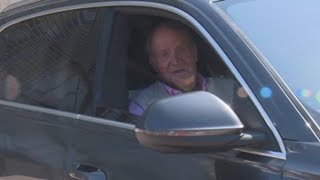 El rey Juan Carlos recibe el alta y sale del hospital [upl. by Enifesoj]