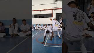 A tesoura entrou no tempo ✂️ capoeira pezaocapoeira berimbau capoeiraregional shortfeed yt [upl. by Enirac807]