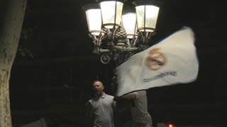 Madridistas de Barcelona celebran en Canaletas la 13 Copa de Europa [upl. by Krawczyk]