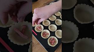 mini Quiches Lorraine  la recette [upl. by Eiuqnom]