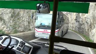 Car Blocking BusBus bloccato nelle stradine di Amalfi Coast Bus Driving from Amalfi to Positano [upl. by Atalante]