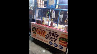 Delhi NCR का मशहूर बर्गर सेंटर l Paneer Burger only 15 रू l Delhi Street Food burger streetfood [upl. by Eirollam]