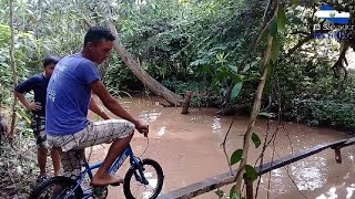 Super Caidas De Bicicleta Sobre El Agua [upl. by Sarena]