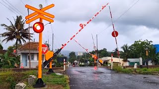 Random Jenis Palang Pintu Perlintasan Kereta Api di Indonesia [upl. by Aihseket]