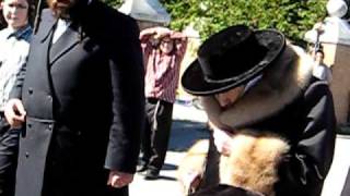 Hrhquotk MTosh Shlita walking with Children in Kiryas Tosh [upl. by Lalage]