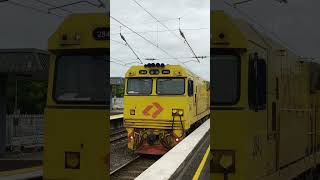 auzion 2800 slowly passing Caboolture station with country horn [upl. by Novyert]