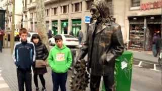 Estatuas Vivientes en La Rambla de Barcelona [upl. by Loughlin]