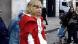 Róisín Murphy  Overpowered Busking  Covent Garden [upl. by Aenit]