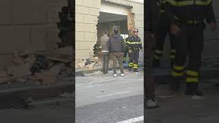 CiaoComo Live  Montano Lucino il recupero del camion finito dentro la casa con i vigili del fuoco [upl. by Auqenes524]