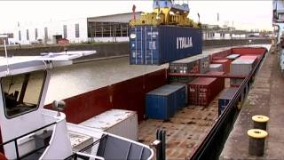 Kräne Schiffe Kähne Container Schmuggel und Polizei  der Frankfurter Hafen  doku [upl. by Doggett]