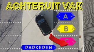 ACHTERUIT INPARKEREN IN EEN VAK [upl. by Bullock]