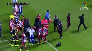 Fernando Torres da el susto en Riazor [upl. by Kerred]