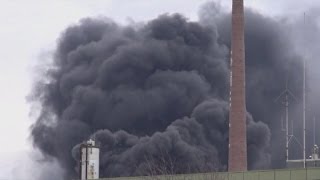 EXPLOSION BEI SHELL IN KÖLN  GROSSBRAND  TANK IM VOLLBRAND  GROSSEINSATZ  EINSATZFAHRTEN [upl. by Madaras755]