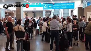 Ryanair aeroporto Brindisi chiuso per diverse ore con passeggeri in attesa cosa è successo [upl. by Aima875]