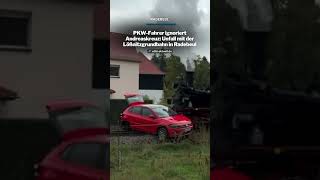 PKWFahrer ignoriert Andreaskreuz Unfall mit der Lößnitzgrundbahn in Radebeul [upl. by Yatnuahs]