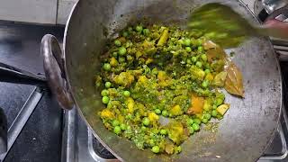 सर्दियों की स्पेशल मटर निमोना रेसिपी एक बार इस तरह बनाएं। lunchboxrecipe matarnimona biharifood [upl. by Mulloy]