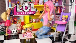 Barbie Doll LOL Family Holiday Shopping in The Mall  LOL Baby Goldie Gets Lost [upl. by Trauts]