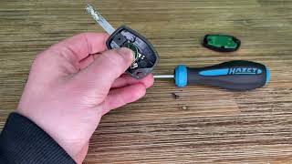 How to replace the battery coin cell for the remote control key Smart ForTwo DIY [upl. by Absalom]