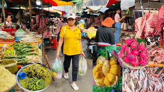 Cambodian Street Food at Phnom Penh Market Plenty of Fish Vegetables Seafood Chicken amp more [upl. by Primrosa]