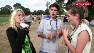 Vieilles Charrues Le karakoé des festivaliers avant Stromae [upl. by Asyral522]