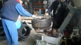 Stretching 20545 Tire on RH ZW1 8J [upl. by Giselle247]