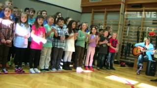 Lauterach Volksschulkinder singen ein Muttertagslied [upl. by Keffer]