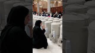 Zam zam ko peena shifa hai zamzam masjidnabawi madina [upl. by Nwahshar]