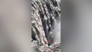 Islanda avvistata quotcreatura misteriosaquot vicino alle cascate il video di una turista [upl. by Rorie]