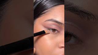 5 sec eyeshadow wing 🪽 eyemakeup makeuptutorial makeuphack makeup [upl. by Analiese61]