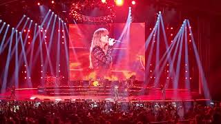 Kelly Clarkson performing quotStrongerquot [upl. by Morez]