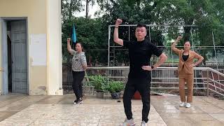 Flashmob Đi yêu mọi người  Trường Lê Duẩn [upl. by Wallach979]