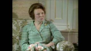 Interview met Prinses Beatrix de positie van de monarchie 1980 [upl. by Gilboa864]