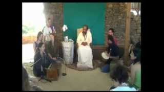 sound from the sangha of Mooji Mantra ramadasa sa say so hung [upl. by Slaby]