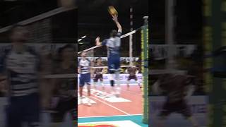 Smart play by Antoine Brizard 😉 epicvolleyball volleyballworld volleyball [upl. by Gentille]