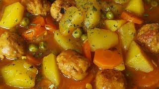 ALBÓNDIGAS con PATATAS ZANAHORIAS y GUISANTES 🥔🥕🧅🧄 ¡¡FACILÍSIMAS [upl. by Lede]