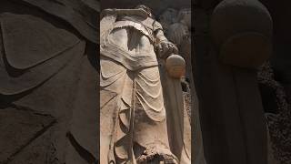 甘肅天水麥積山石窟，從大佛腳底仰望。Maijishan Grottoes in Tianshui Gansu looking up from soles of Giant Buddha [upl. by Retsevel]