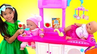 Emma cuida su muñeca bebé con Nursery Playset Juguetes para niñas [upl. by Gairc296]