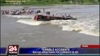 Piura bus lleno de pasajeros es arrastrado por la corriente de río [upl. by Thury]