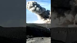 Letusan Kawah Jonggring Saloko Gunung Semeru [upl. by Larue108]