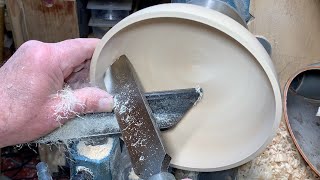 Richard Raffan turns an ash bowl using only scrapers [upl. by Malo]