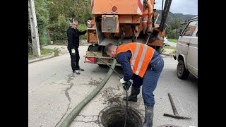 Ekipe KJKP quotVodovod i kanalizacijaquot u Jablanici vrše čišćenje kanalizacione mreže nakon poplava [upl. by Sirenay525]